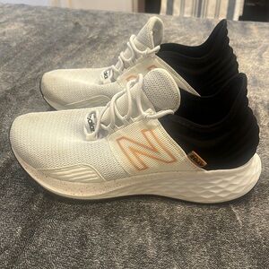 New Balance Fresh Foam ROAV, Light Gray with orange specks black sole, size 8.5